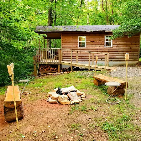 Lil' Log At Hearthstone Cabins And Camping - Pet Friendly